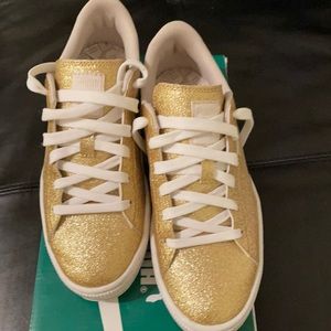 gold glitter pumas. Size 6.5 boys = 8.5 women’s
